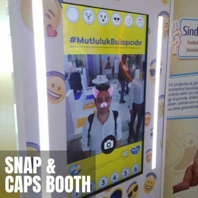 Snap & Caps Booth
